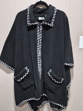 Lelebe Black Houndstooth-Trim Women's Cape Jacket